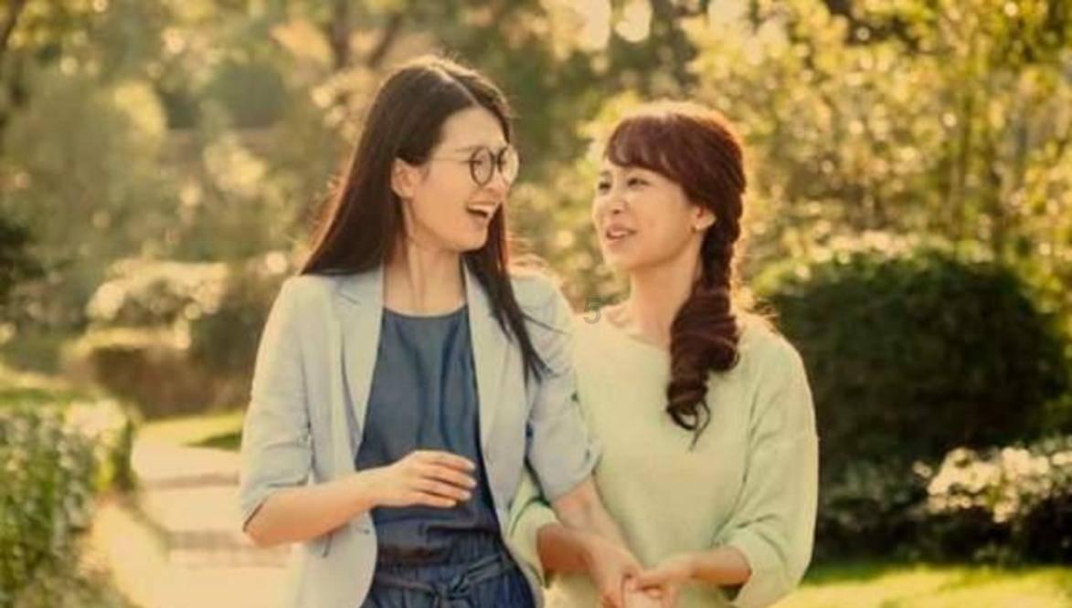 一个女人向我借钱什么意思游戏画面