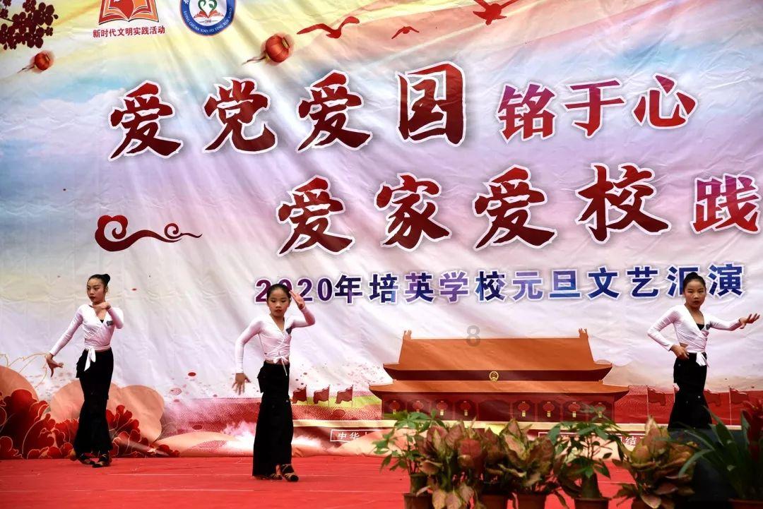 《月光酒店》,一部用文字“拍摄”的电影