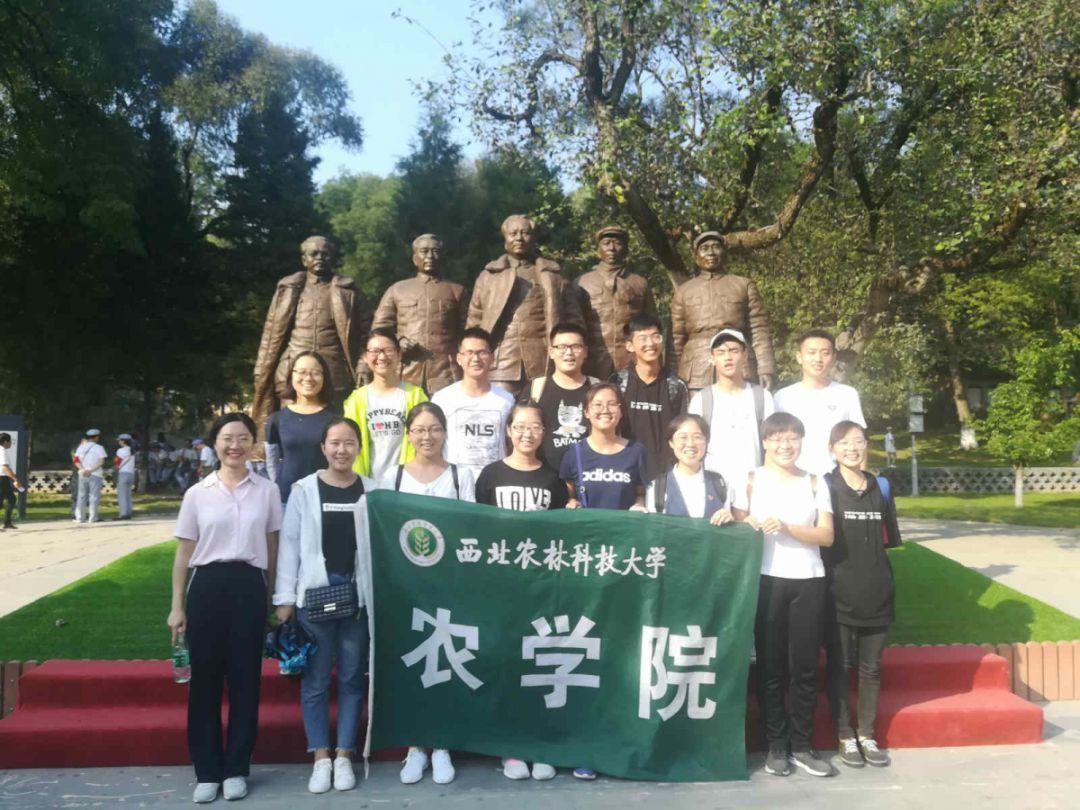 李睿参加红花岗区代表团审议